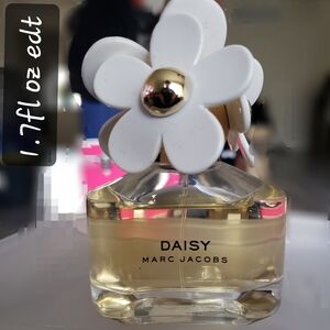 Marc Jacobs Daisy Perfume with White Floral Cap